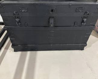 BLACK TRUNK