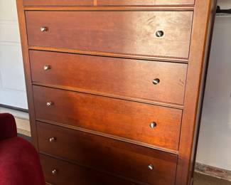 DRESSER