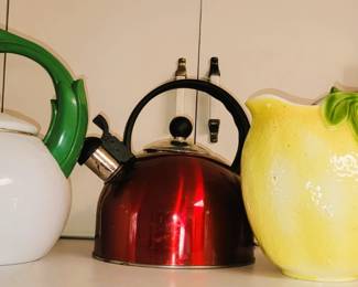 Tea pots, kettles and pitchers