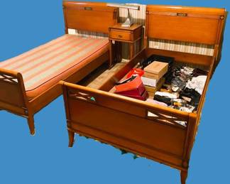 Twin bedroom furniture set