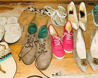 Woman shoes, size 7 to 8