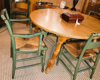 Round dining table - Set of 6 painted, thrush bottom, green dining chairs
