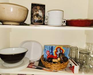 Kitchen baking and serving dinnerware