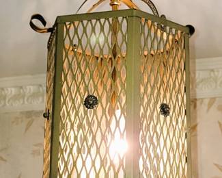 Brass entry light fixture