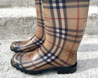 SOLD - Burberry check mid rain boots - size 37 (Brand new!!!)
