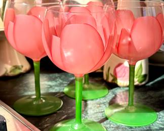 SOLD - vintage set of 4 pink tulip glasses by Gloria Vanderbilt