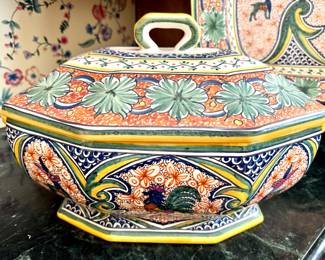 $200 - Williams Sonoma soup tureen
