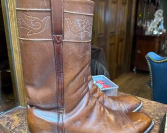 SOLD - Lucchese men’s cowboy boots- size 13B