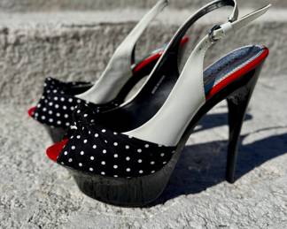 $32 - Sz 7 BeBe Betty Boop Slingback Heels (never worn)