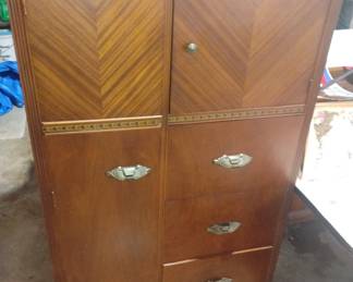 1920' CHIFFEROBE