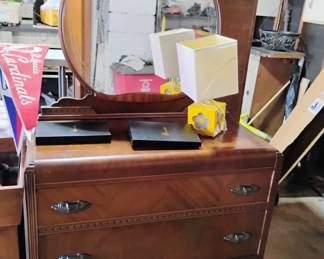 1920's dresser matches bed