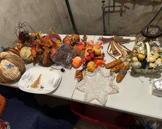 Great selection of fall, Christmas, and halloween decor! 