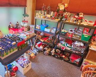 Vintage Christmas Ornaments & Décor