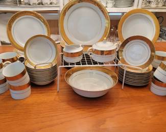 Muirfield Dish Set