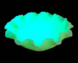uranium glass, Fenton bowl