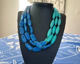 SCH406 - Beautiful Myrna Lee Chang Blue Lucite Necklace