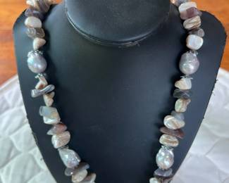 SCH405 - Beautiful Genuine Custom Made Myrna Lee Mother Of Pearl Necklace