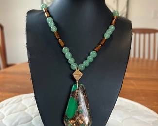 SCH403 Beautiful Myrna Lee Chang Green Adventurine Necklace With Lucite Pendant