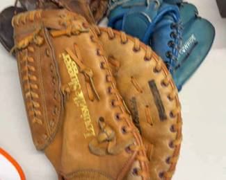 SCH021- Baseball Gloves