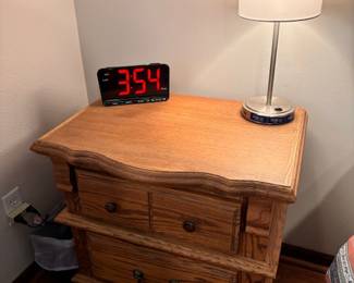 Oak nightstand (photo 1 of 2)