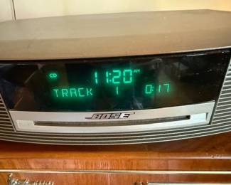 Bose Wave III radio alarm clock. Has box and remote. Works.