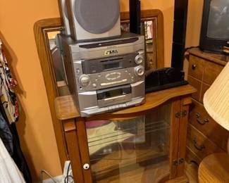 Small curved front Oak display cabinet. Mirror. Stereo.