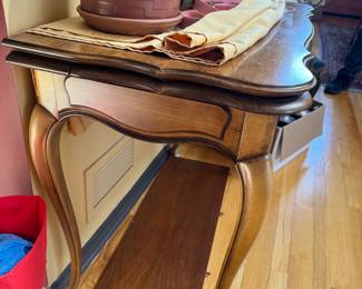 Expandable Table with 3 additional leaves