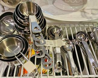 Measuring cups and spoons