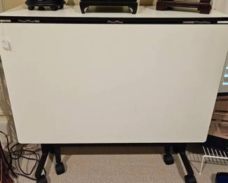 Expandable work table