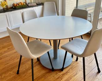 Tulip table w/ six chairs