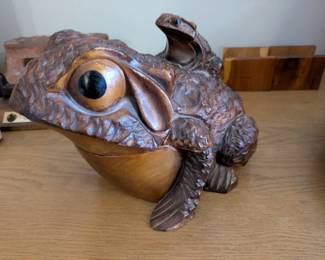 Wooden Frog Cigarette and ashtray holder