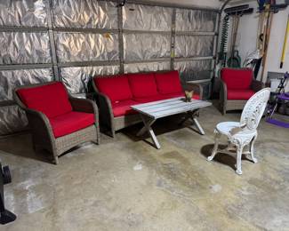 Gardenbee patio furniture - almost new and in great condition!