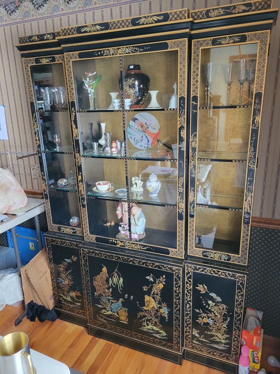 Vintage Heritage Asian Chinoiserie Black Lacquered & Gold Gilt China Cabinet/ Breakfronts. Excellent condition!!