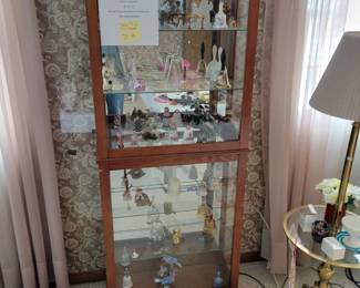 Nice display cabinet. 