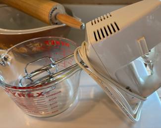 Pyrex 4 Cup Measuring Cup