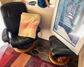 Black Leather Stressless Arm Chair with Ottoman