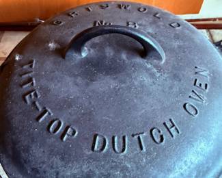 Griswold Tite-Top Cast Iron Dutch Oven No. 8