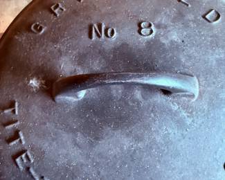 Griswold Tite-Top Cast Iron Dutch Oven No. 8
