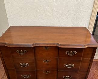 Lane Cedar Chest with Full-Size Bottom Drawer