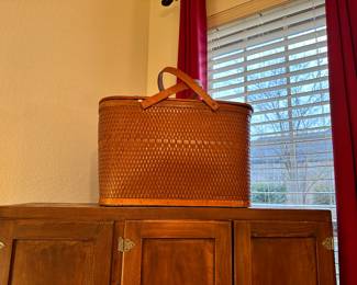 1950's Hawkeye, America's Finest Picnic Baskets