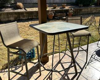 Cafe' table and 2 Chairs