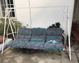 Outdoor swing 