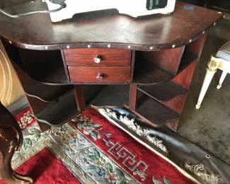 Corner table