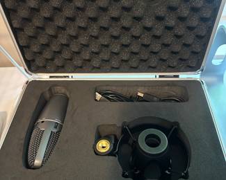 Microphone and podcast equipment