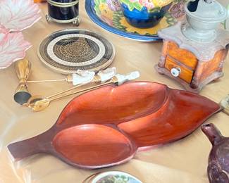 Vintage, MCM leaf-shaped wooden serving tray, likely crafted in Haitian mahogany. It is designed with partitions, suitable for serving snacks or appetizers. Key details include:
Material: High-quality Haitian mahogany wood.
Design: Leaf-shaped with sections for different foods.
Style: Mid-century modern, dating back to the 1960s.
Function: Serving tray for appetizers or snacks.
Origin: Handmade, possibly from Haiti.
Size: Approximately 16 inches in length.
Condition: Excellent