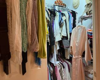 Tons of women’s clothing 