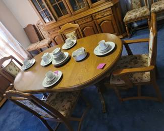 Dining Table with 1 Leaf and 8 Chairs