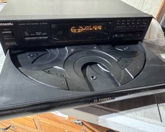 5 Disk Player
