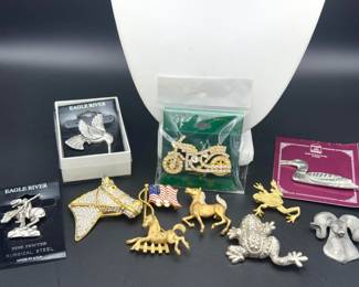 (11) Pins Feat. Austrian Crystal
