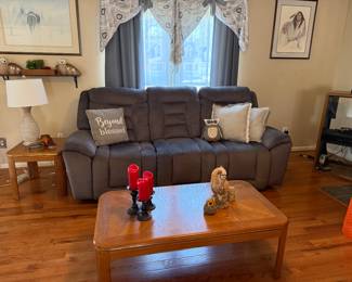 2 New Electric Reclining Sofas!
EXCELLENT CONDITION!!!!
Coffee Table and 2 matching side tables!!!